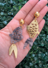 Load image into Gallery viewer, Gold Fish Earrings
