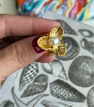 Load image into Gallery viewer, Pearl Flower Ring

