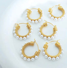 Load image into Gallery viewer, Pearls Earrings
