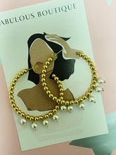 Load image into Gallery viewer, Gold &amp; Pearls Earrings
